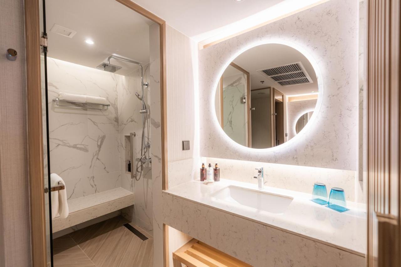 Quarto Premium com Cama King-size, Varanda e Vista da Cidade